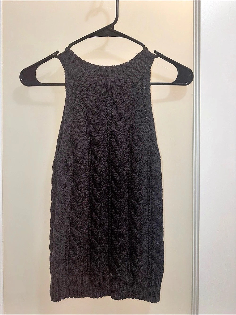 Black Cable Knit Sleeveless Sweater (Size Small)
